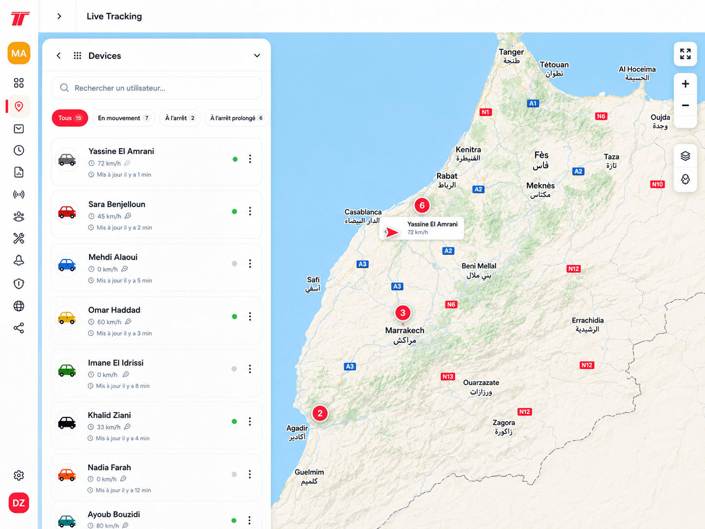 Trackisy live tracking map showing a fleet of vehicles across Morocco with device list, status filters and marker clustering